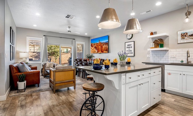 Washington Fields Casa | The Maverick|Resort Amenities, PlayStation, Grill, and more!