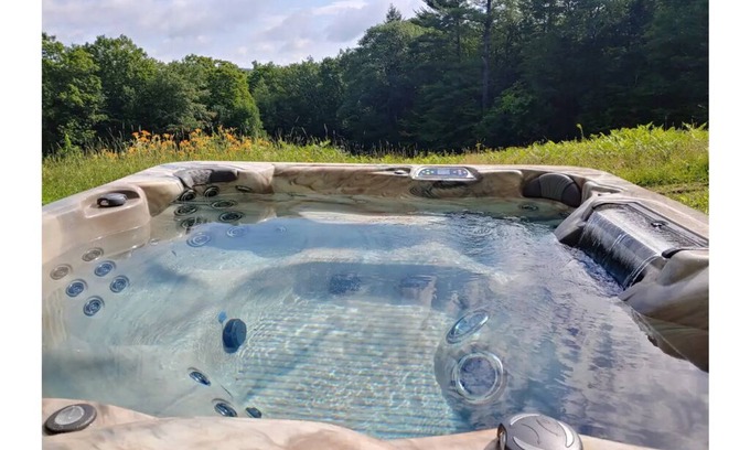 Otis Casa | The Meadows House @ Otis Ridge w/ 7-person hot tub