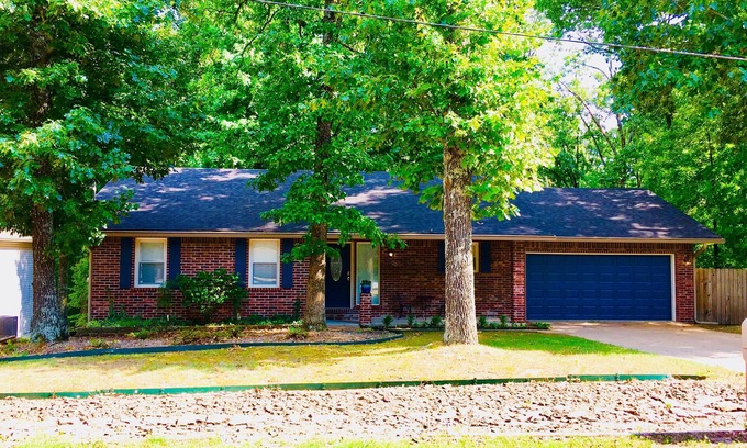 Bella Vista Casa | La casa Melanie en Bella Vista - 7 millas a la plaza Bentonville