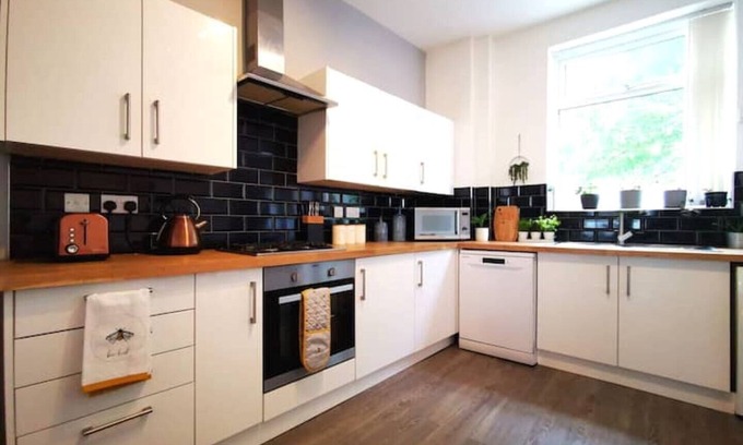 Failsworth Casa | The Mellor - Holiday Home 10 Minutes to Manchester City Centre With Free Parking