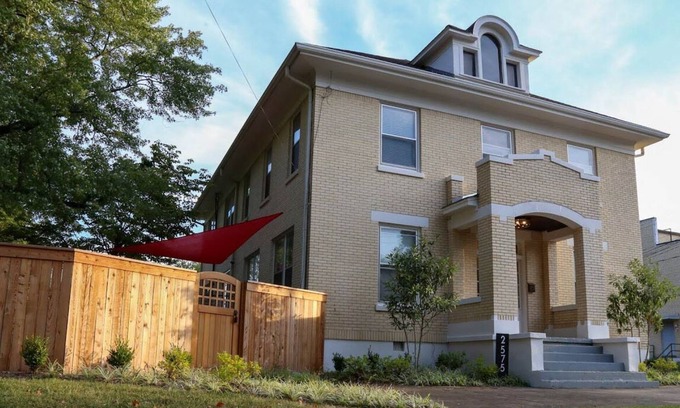 East Memphis Casa | The Memphis Abbey - Pool + Outdoor Kitchen + Fire Pit + 7BR