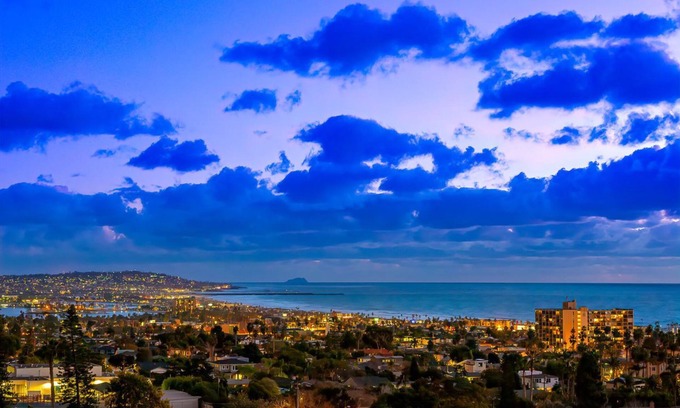 La Jolla Mesa Casa | The Mermaid House: impresionantes vistas de la bahía, el océano y la ciudad, equipadas con jacuzzi y aire acondicionado