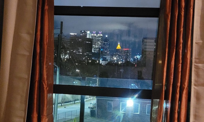 Summerhill Casa | The Metropolitan is a 3 story townhouse in downtown Atlanta