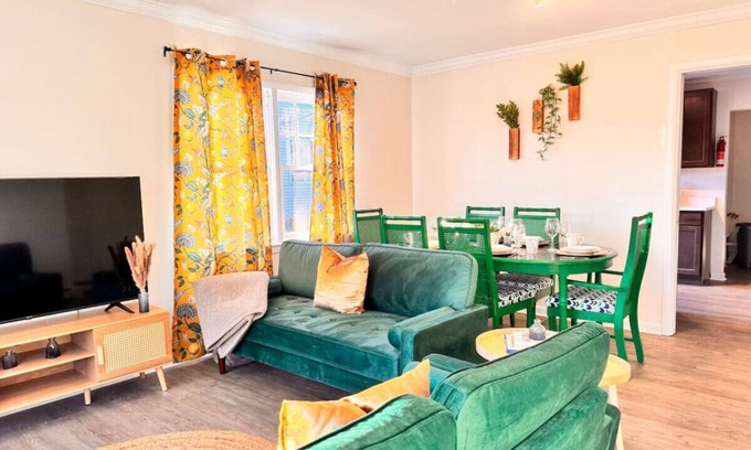 Ann Arbor Casa | The Michigan Green Suite near the BIG HOUSE