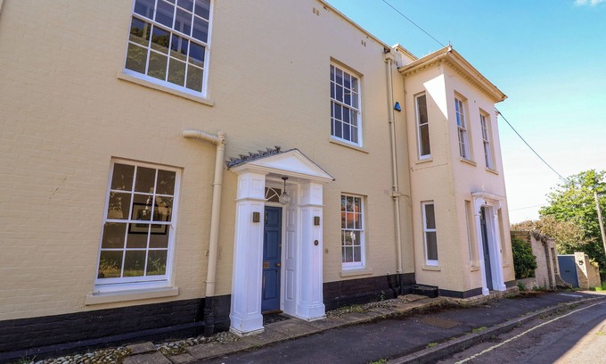 Southwold Cabaña | THE MIDDLE HOUSE, pet friendly, luxury holiday cottage in Southwold