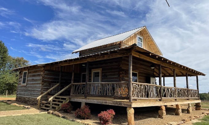 State Road Cabina | The Midnight Moon Cabin, Horses, Goats, Cows, Hot tub, relax, then do it again!