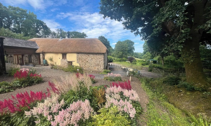 Highampton Cabaña | THE MILKING PARLOUR, family friendly, with open fire in Highampton