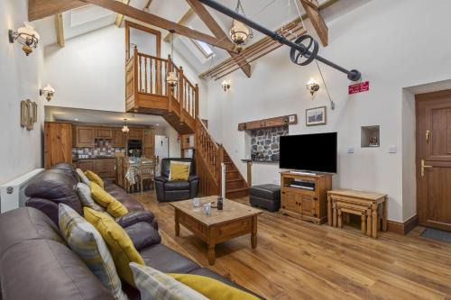 Llanybri Casa | The Mill and Stable - a large accessible barn sleepign 10 guests close to Laugharne