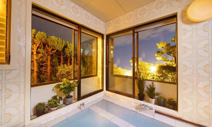 Beppu Villa | The miracle of blue hot spring
