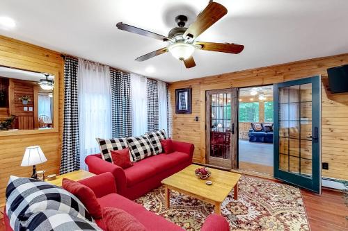 North Woodstock Casa | The Mitchell House