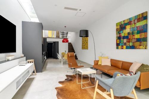 Leichhardt Casa | The Mod - Striking Split Level Gem in Sydney's West