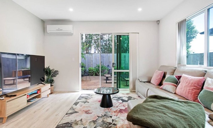 Hobsonville Casa | The Modern Avenue Home with Air-Con and Parking