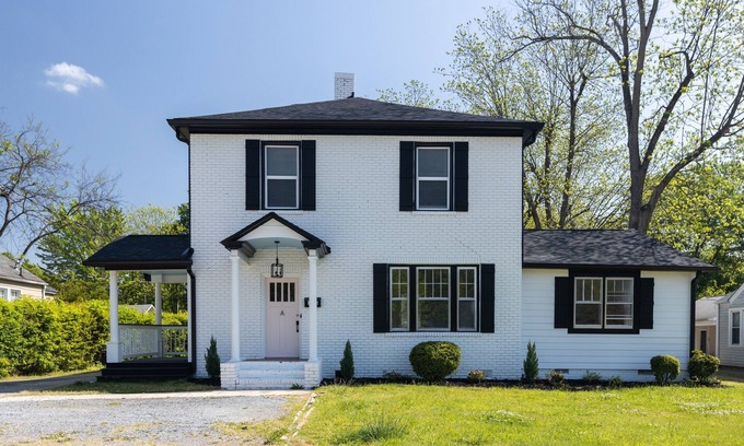 Rock Hill Casa | The Modern Classic | 4Bd/3Bth Home | Sleeps 10
