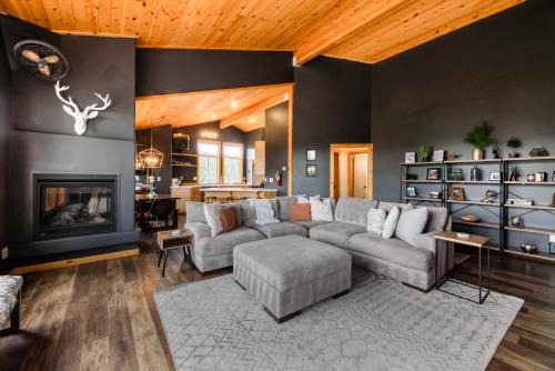 Truckee Casa | The Modern Moose Lodge
