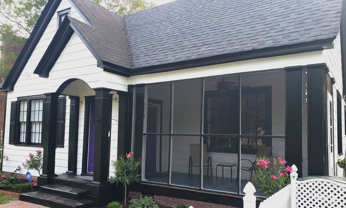 Sumter Casa | The Moise Manor, a 1934 Bungalow, centrally located in the heart of Sumter.