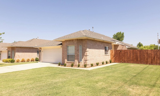 Norman Casa | THE MOJO DOJO! WALK TO CAMPUS! Beautiful remodel near OU - PET FRIENDLY