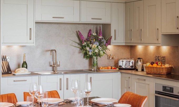Chittlehamholt Complejo | The Mole Resort, 3 Bedroom Valley View Luxury Lodge with Hot Tub
