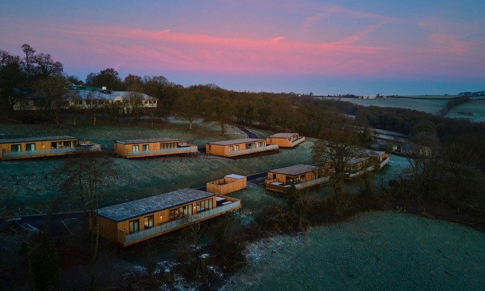 Chittlehamholt Cabaña | The Mole Resort sleeps 6 guests in 3 bedrooms
