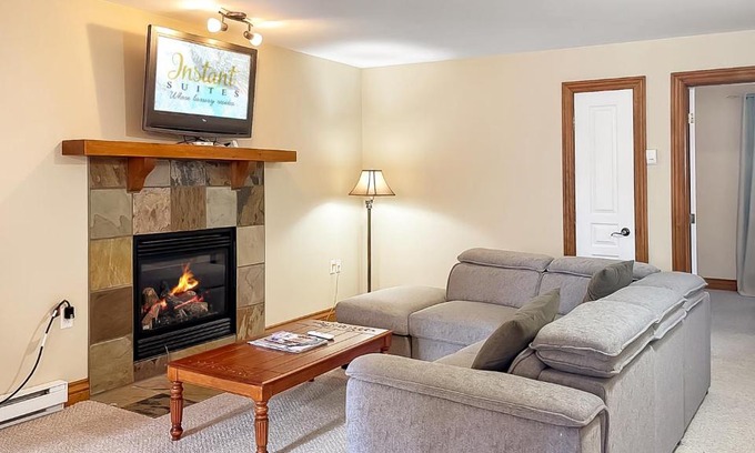 Mont-Tremblant Chalet De Esquí | The Mont-Tremblant Hideaway by InstantSuites