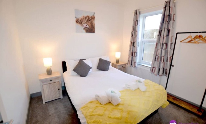Salisbury Casa | The Moo House 2 bed Property - Stayseekers