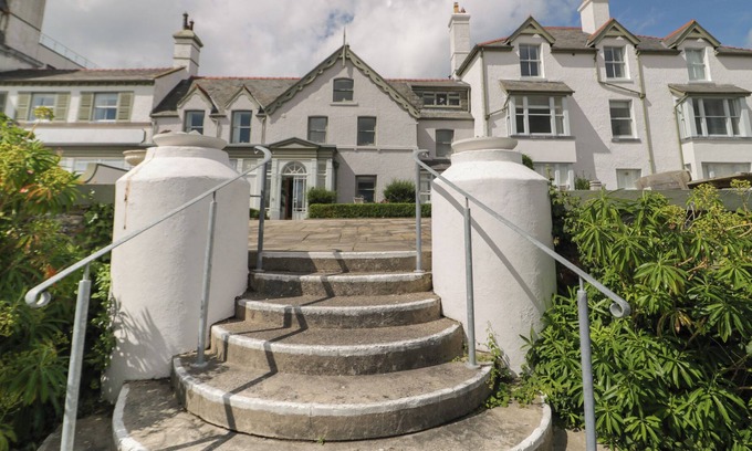 Deganwy Cabaña | THE MOORINGS, romantic, country holiday cottage in Deganwy