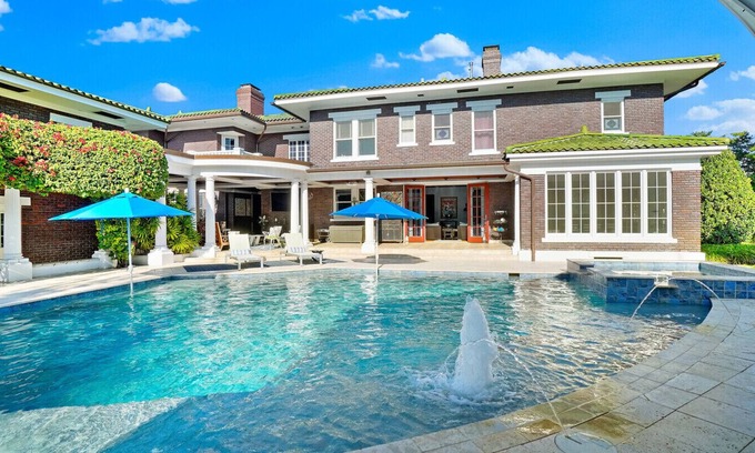 Crescent Lake Casa | The Most Luxurious home on the market