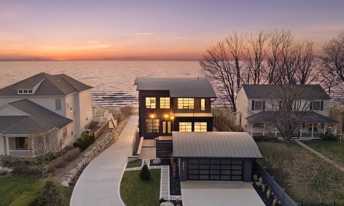South Haven Casa | THE MOST STUNNING HOME ON LAKE MICHIGAN 5 BEDROOM 7 BATH BRAND NEW HOME