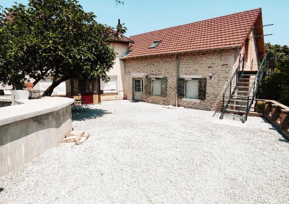 Saint-Jean-de-Vaux Apartamento | The Moulin Brochat Loft with jacuzzi area