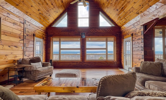 Heber Springs Cabina | The Mountain Crest Cabin