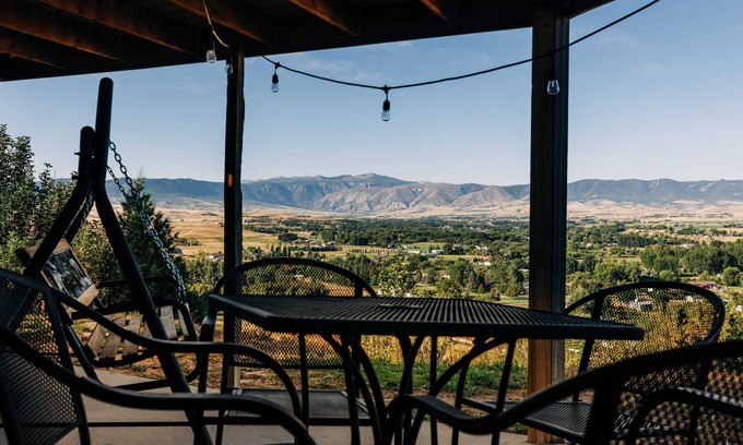 Sheridan Apartamento | The Mountain View Walk Out , Truly Panoramic View
