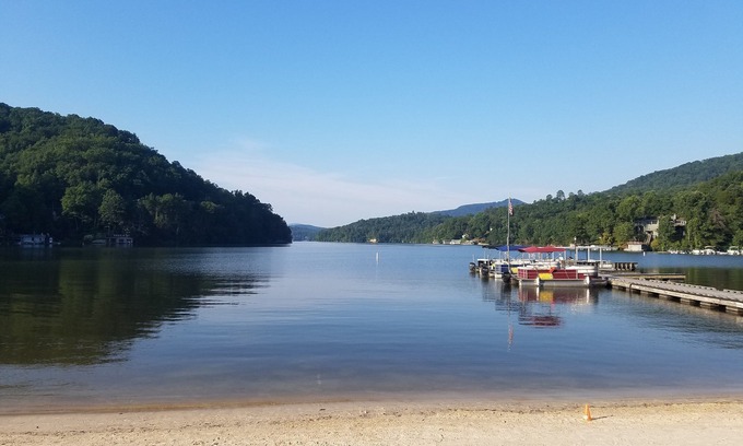 Lake Lure Condominio | The Mountains Win Again