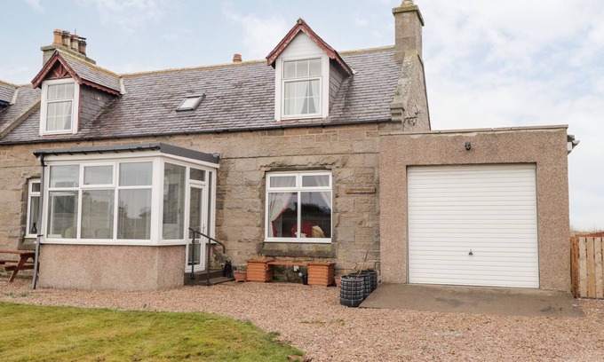 Fochabers Cabaña | THE MOURIES, pet friendly, character holiday cottage in Fochabers
