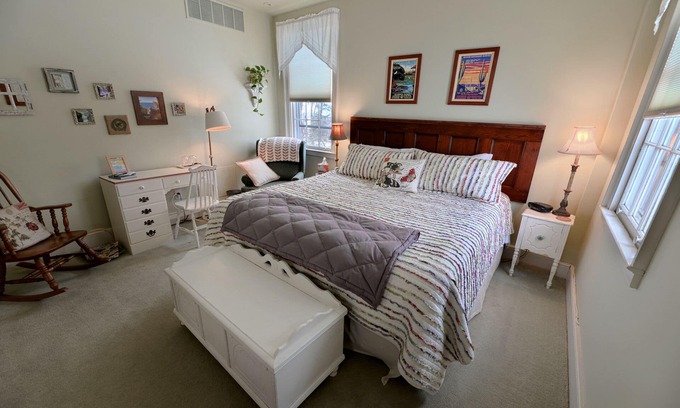 Canandaigua Cama Y Desayuno | The Muir-King-Exclusivo-Baño con bañera-Vista al Jardín