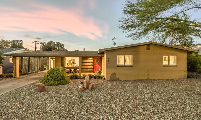 Encanto Casa | The Mulberry Manor - A Stylish 3 Bed/2 Bath Escape Between the Saguaros and the Skyline in Mid-Town Phoenix!