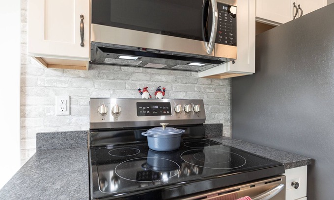 Keene Apartamento | "The Murdock Suite @ The Large House"