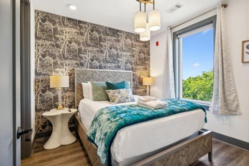 Rolling Mill Hill Apartamento | The MUSE Emerald Isle Downtowns Favorite Condo by SkyRun Nashville