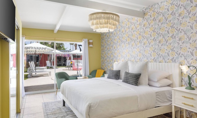 Warm Sands Hotel | The Muse Hotel | Palm Springs | Kitchen, Private Yard, Pool & Hot Tub | Suite 7
