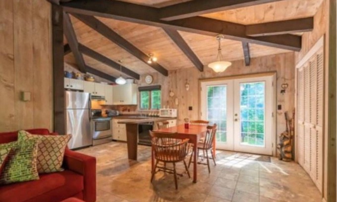 Stratton and Bromley Ski Areas Casa | The Mushroom House of Manchester Vermont