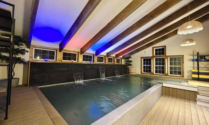 West Dover Villa | My Abode: Heated Pool - Hot Tub, Tennis court, Firepit, Sauna, Gym, Hot Tub