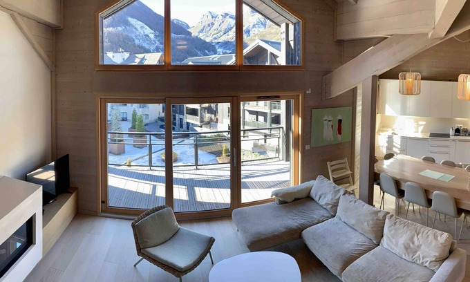 Saint-Etienne-de-Tinee Chalet De Esquí | The Nánshān under-roof chalet: spacious, bright and ideally located in Auron.