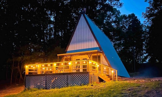 Natchez Cabina | The Natchez Retreat Lakeside A-frame Cabin
