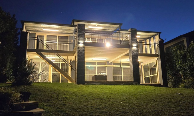 Lake Macquarie City Council Casa | The Nautilus at Lake Macquarie | Indoor Heated Pool | Kayaks | Jetty