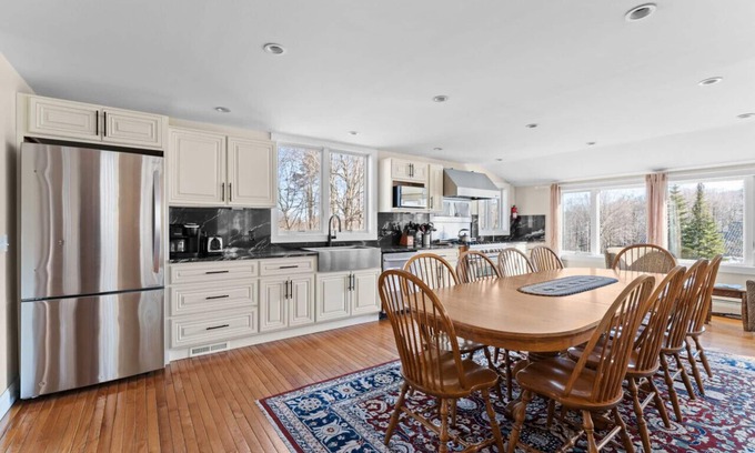 Central Vermont- Killington Casa | SkiOnSkiOff de lujo: ¡La casa Navillus frente a Great Eastern Ski Trail!