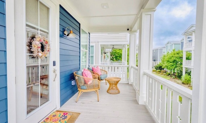 Pass Christian Cabaña | The Navy Blue Bungalow- Cozy Cottage on the MS Gulf Coast