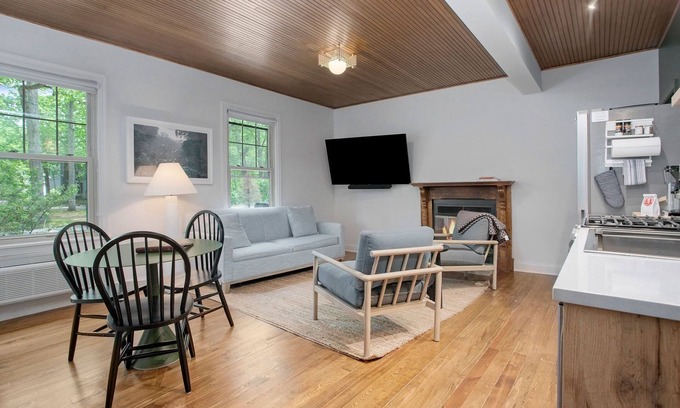 New Buffalo Apartamento | The Neighborhood Hotel Grand Beach Suite 6 - Two Bedroom w Bunks