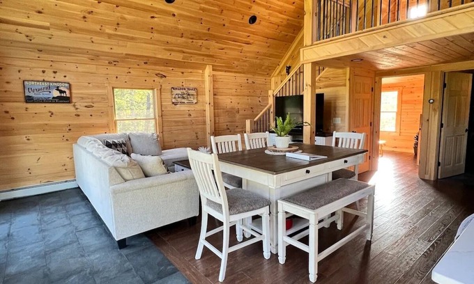 East Haven Cabina | The NEK Log Cabin