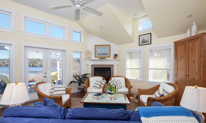 Upper Blandford Casa | The Nest at Deep Cove