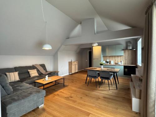 Rasnov Apartamento | The Nest Beneath The Citadel - 5 min from City Square