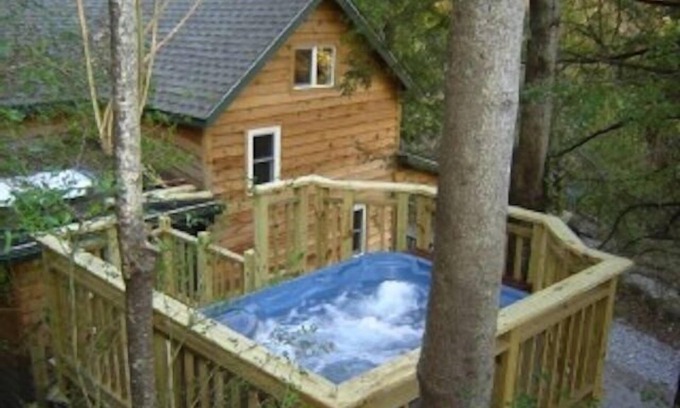 Marshall Cabina | Cedar Creek Cabin: jacuzzi y vistas: cerca de Asheville y el río
