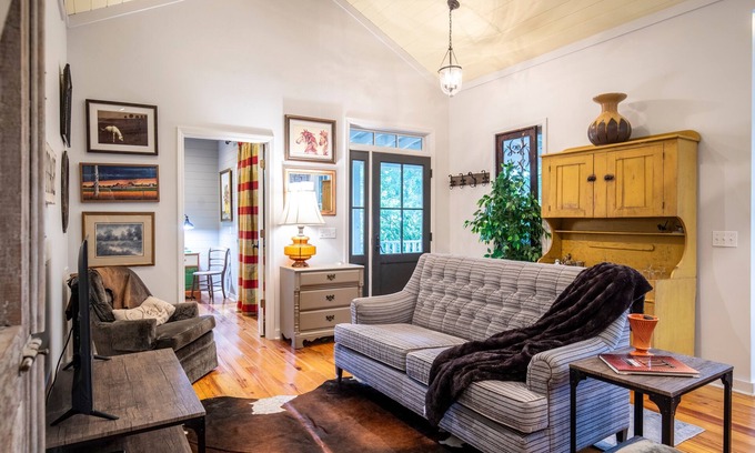 Oxford Casa | The Nest Egg, 3BR Escape by Velvet Ditch Villas